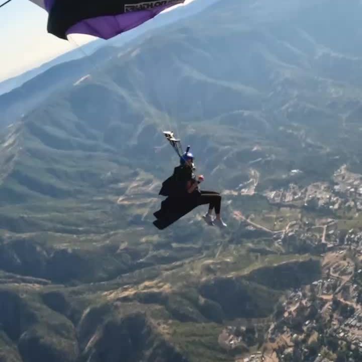 Wingsuiting skydiving